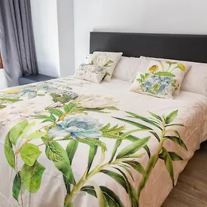 https://apartamentos-onnight.hotelsinnerja.org